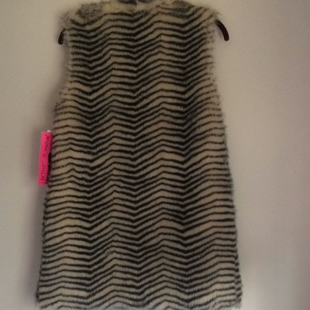 Betsey Johnson Trendy Faux Fur vest - Picture 3 of 6